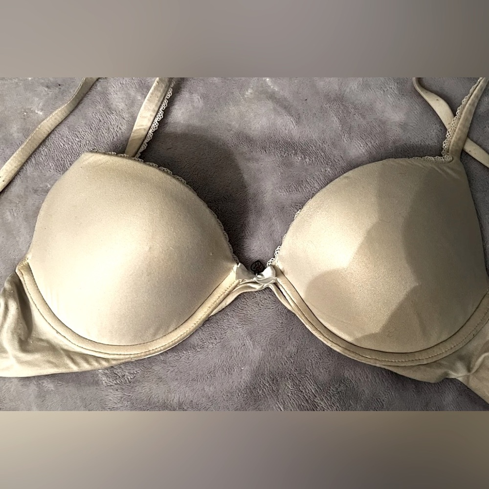 Victoria’s Secret Body By Victoria Push Up Pigeonnant bra 34B white